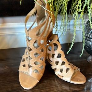 ADRIENNE VITTADINI Lattice Sandals - Size 8.5